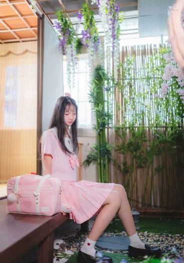 综合成人网友亚洲偷自拍久久-未删减版免费手机观看