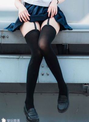 婆婆洗完澡光着上身就出来了-高清版电影在线观看